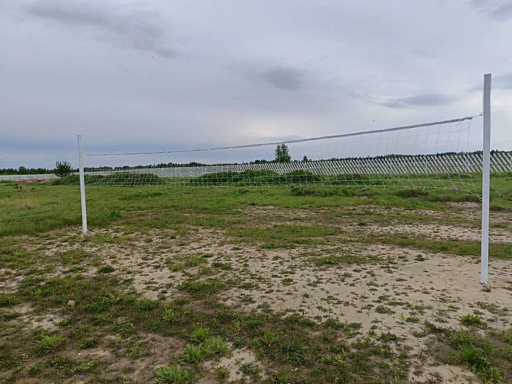 В Починках натянули сетку на волейбольной площадке