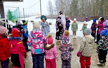 Матрёнино, Холмец, Велиборы, Кубасово - в каждый посёлок приехал Дедушка Мороз.