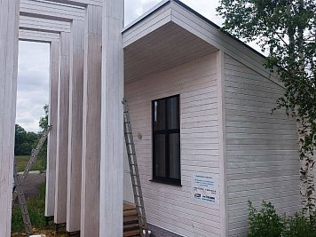 В коттеджном поселке Ваниль провели обновление въездной группы