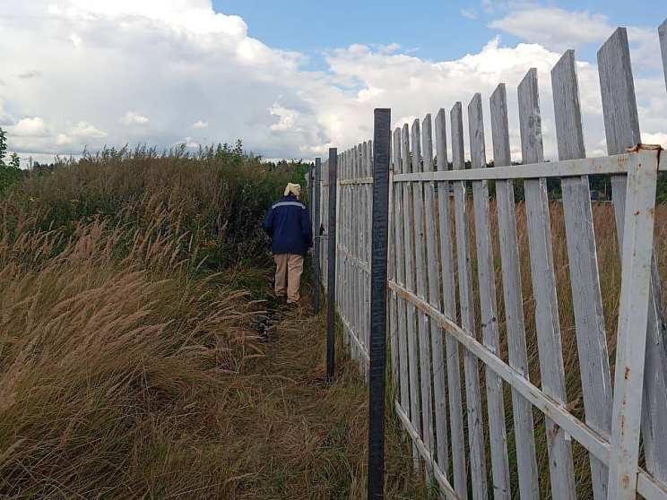  В коттеджном поселке Адмирал идут работы по переносу и обновлению ограждения