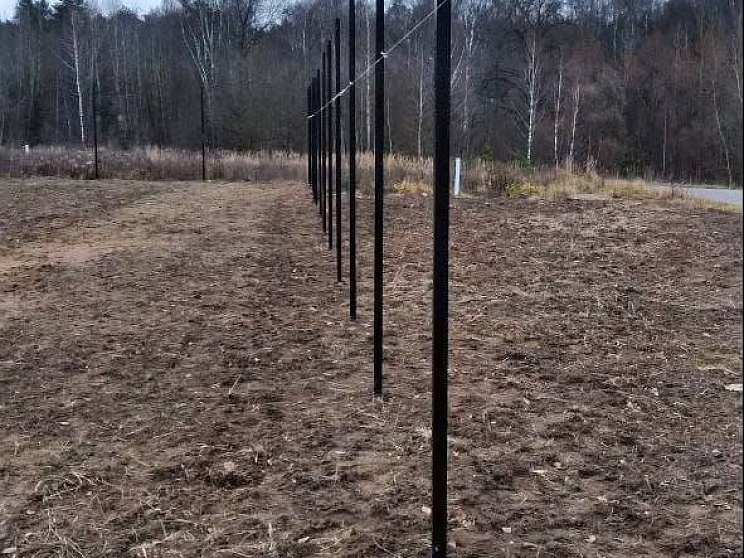 Монтаж ограждения футбольного поля.