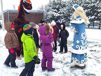 В поселке Живописный Берег Новый Год
