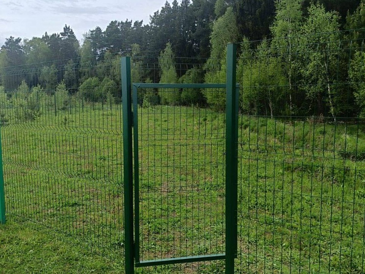 В посёлке Живописный берег завершены работы по установке забора