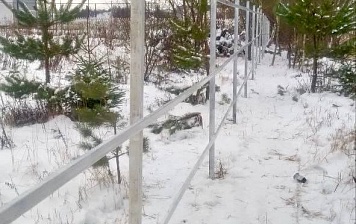 Монтаж фасадного забора