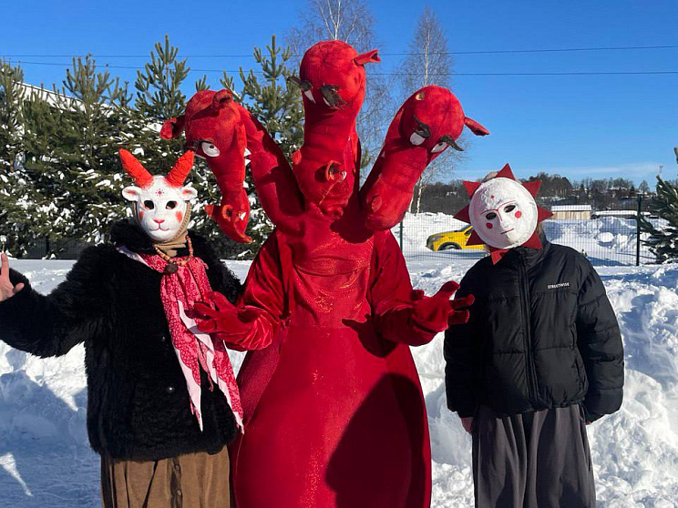 В поселке Живописный Берег Масленица
