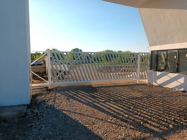 В поселке Адмирал установлены ворота