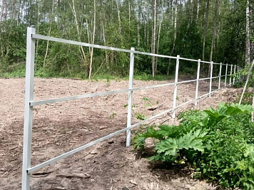 Возведение заборов в поселке