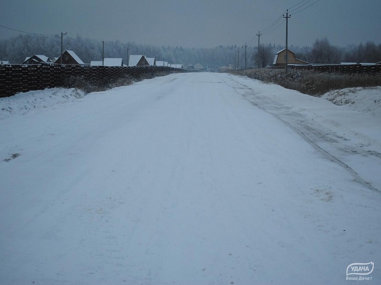 Уборка снега, расчистка дорог и установка елки  в поселке Верховье.
