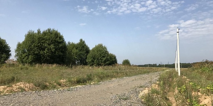 	Продаю участок в дачном поселке по Минскому шоссе.