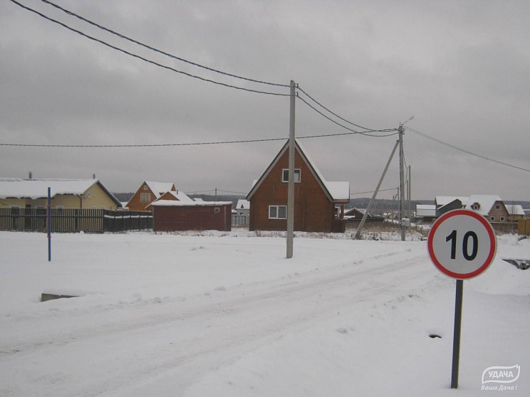 Зимние снегоуборочные работы в поселке Холмец. 