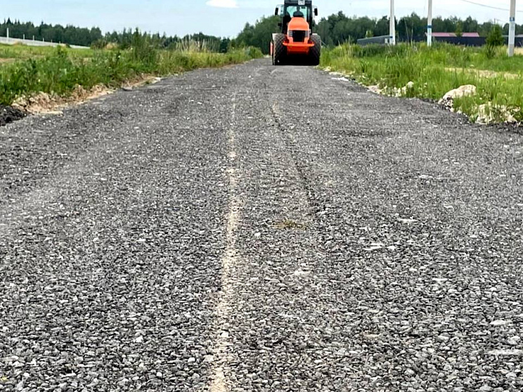 В починках продолжается строительство дороги