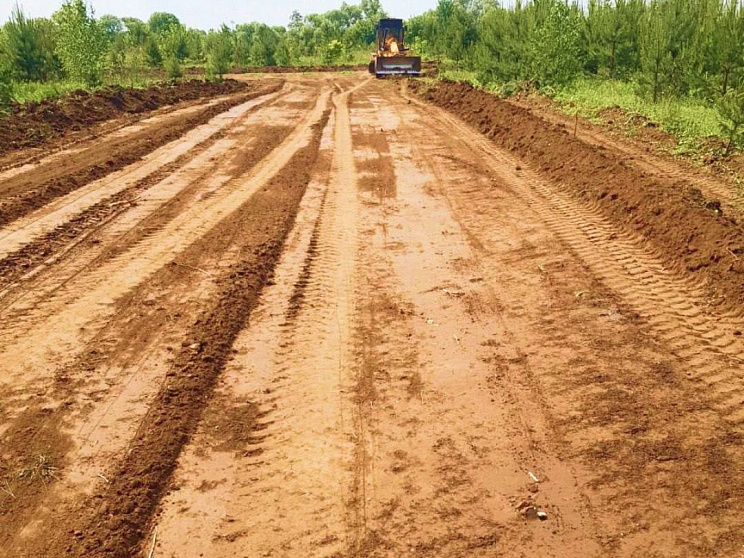 В поселке Адмирал 2 продолжается строительство дорог